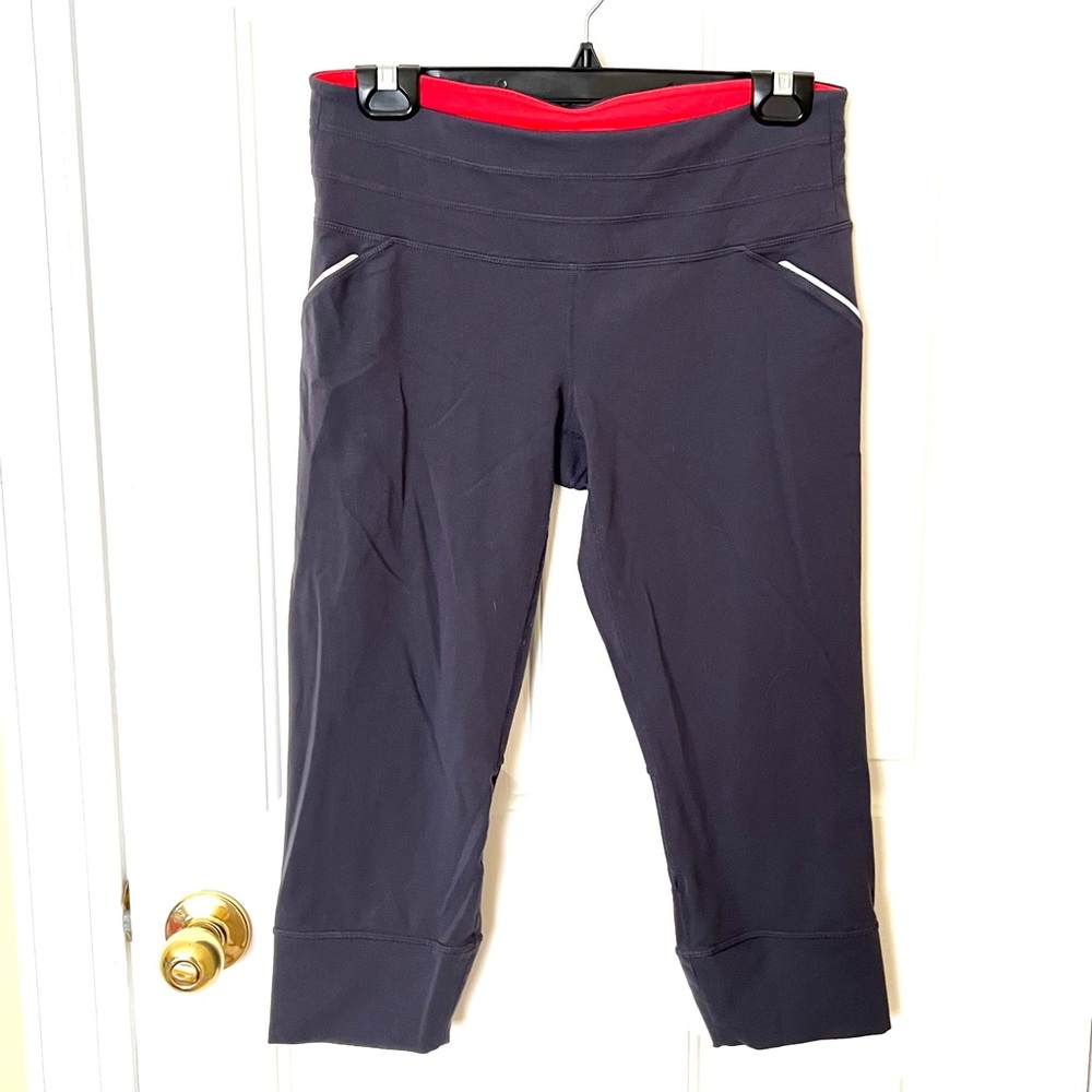 ATHLETA Relay Capri Leggings Run Workout Yoga Reflective Grey, M